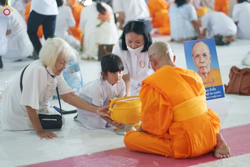 ภาพ No.84205:พิธีขอบรรพชา , พิธีขอสรณคมน์และศีล ,  พิธีรับบาตร , พิธีอุปสมบท ในโครงการบรรพชาอุปสมบทหมู่ธรรมทายาทรุ่นเข้าพรรษา และโครงการบรรพชาสามเณรโรงเรียนนานาชาติ รุ่นที่ 12 ณ โบสถ์พระไตรปิฎก วัดพระธรรมกาย วันที่ 22 กรกฎาคม พ.ศ. 2566