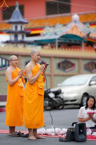 ภาพ No.130000:V.34 เพื่อธรรมเพื่อบางกล่ำ การรับบุญของเจ้าหน้าที่หน่วยงานต่างๆ  เพื่องานธรรมยาตราอัญเชิญพระบรมสารีริกธาตุ ประดิษฐาน ณ มหารัตนเจดีย์สิริปทุมสวรรค์ (เจดีย์อริยพุทธะ 5 พระองค์) ณ ศูนย์ปฏิบัติธรรมภาคใต้ อ.บางกล่ำ จ.สงขลา ระหว่างวันที่ 9-10 มีนาคม พ.ศ. 2567