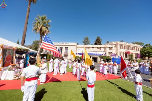 ภาพ No.259308:วันอาทิตย์ที่ 12 ตุลาคม พ.ศ. 2568 พิธีทอดกฐินบรมจักรพรรดิ สร้างอุโบสถ 82 ปี บูชาธรรมหลวงพ่อธัมมชโย ณ วัดพระธรรมกายแคลิฟอร์เนีย ประเทศสหรัฐอเมริกา 