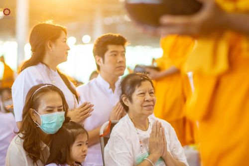 ภาพ No.75552:วัดพระธรรมกายจัด งานบุญวันอาทิตย์ต้นเดือน  มีกิจกรรมดังนี้ พิธีตักบาตร, พิธีบูชาข้าวพระ พระธรรมยาตรารับประกาศนียบัตร โครงการธรรมยาตราฯ ปีที่ 11 ในวันที่ 5 กุมภาพันธ์ พ.ศ. 2566 ณ วัดพระธรรมกาย อ.คลองหลวง จ.ปทุมธานี