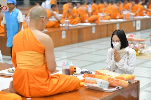 ภาพ No.186863:พิธีถวายภัตตาหารเมนูสวรรค์ "เพื่อการบรรลุธรรม" วันเสาร์ที่ 28 ธันวาคม พ.ศ.2567 ณ หอฉันคุณยายอาจารย์ฯ วัดพระธรรมกาย