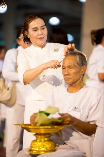 ภาพ No.242953:วันที่ 31 สิงหาคม พ.ศ. 2568 พิธีตัดปอยผมและปลงผม โครงการอุปสมบทหมู่บูชาธรรม ครบรอบ 108 ปี วันครูผู้ค้นพบวิชชาธรรมกาย ณ วัดพระธรรมกาย
