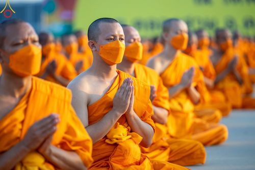 ภาพ No.102272:พระธรรมทายาทในโครงการอุปสมบทหมู่ บูชาธรรมมหาปูชนียาจารย์ ร่วมปฏิบัติธรรม ถ่ายภาพหมู่ประวัติศาสตร์ และรับฟังโอวาทจากหลวงพ่อทัตตชีโว ณ ลานธรรม พระมหาธรรมกายเจดีย์ วัดพระธรรมกาย วันที่ 15 ธันวาคม พ.ศ. 2566