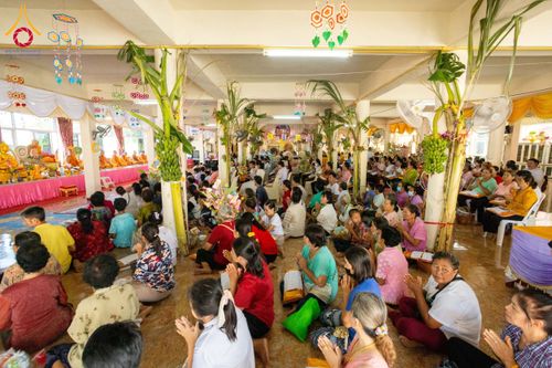 ภาพ No.171702:พิธีทอดกฐิน ณ วัดมหาโพธิ์ จ.ลพบุรี ในโครงการกฐินสามัคคีทั่วไทย 30,000 วัด บูชาธรรม 80 ปี หลวงพ่อธัมมชโย โดยคณะศิษยานุศิษย์วัดพระธรรมกาย วันที่ 27 ตุลาคม พ.ศ. 2567