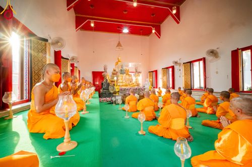 ภาพ No.112167:พิธีจุดประทีปถวายเป็นพุทธบูชา และบูชาธรรมมหาปูชนียาจารย์ พระมงคลเทพมุนี(สด จนฺทสโร) ในโครงการธรรมยาตรา กตัญญูบูชา มหาปูชนียาจารย์ พระมงคลเทพมุนี(สด จนฺทสโร) พระผู้ปราบมาร อนุสรณ์สถาน 7 แห่ง ปีที่ 12 วันที่ 14 มกราคม พ.ศ. 2567 ณ วัดสองพี่น้อง อ.สองพี่น้อง