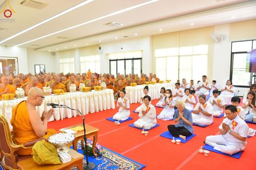 ภาพ No.132467:พิธีถวายมหาสังฆทานจันทบุรี 132 วัด บูชาธรรม 80 ปี หลวงพ่อธัมมชโย วันจันทร์ที่ 25 มีนาคม พ.ศ. 2567 ณ ศูนย์ปฏิบัติธรรมจันทบุรี
