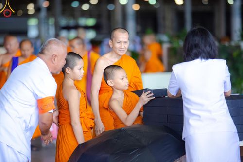 ภาพ No.146778:การต้อนรับพระสังฆาธิการ 2,000 กว่าวัดทั่วประเทศ และพิธีบูชาข้าวพระ เนื่องในวันสมาธิโลก วันอาทิตย์ที่ 4 สิงหาคม พ.ศ. 2567 ณ สภาธรรมกายสากล วัดพระธรรมกาย