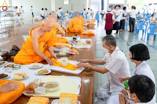 ภาพ No.102225:พิธีบุพเปตพลี ครั้งที่ 144 อุทิศบุญแด่หมู่ญาติที่ล่วงลับไปแล้ว และสืบทอดอายุพระพุทธศาสนา วันอังคารที่ 12 ธันวาคม พ.ศ. 2566 (วันพระแรม 15 ค่ำ เดือน 12) ณ หอฉันคุณยายอาจารย์ฯ วัดพระธรรมกาย