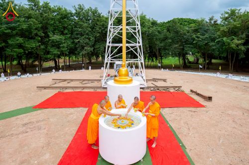 ภาพ No.261881:วันที่ 14 ตุลาคม พ.ศ. 2568 พิธีกลั่นแผ่นดิน โปรยทรายตอกเสาเข็มมหามงคลต้นแรก  สร้างองค์พระเจดีย์และจุดประทีปถวายเป็นพุทธบูชา ณ ศูนย์ปฏิบัติธรรมชัยนาท ต.ธรรมามูล อ.ชัยนาท จ.ชัยนาท