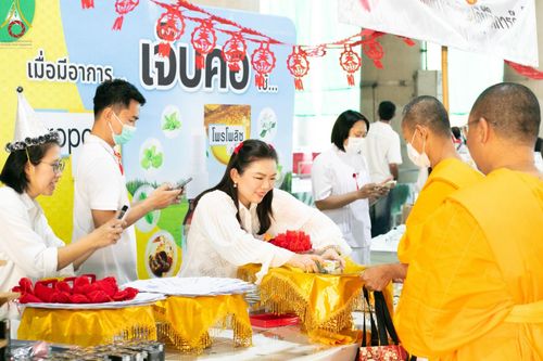 ภาพ No.123574:พิธีถวายสลากภัต แด่พระภิกษุสงฆ์ เพื่อโครงการธรรมยาตรา กตัญญูบูชา มหาปูชนียาจารย์ พระมงคลเทพมุนี (สด จนฺทสโร) พระผู้ปราบมาร อนุสรณ์สถาน 7 แห่ง ปีที่ 12 ระหว่างวันที่ 2 - 31 มกราคม พ.ศ.2567