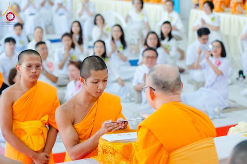 ภาพ No.174021:พิธีทอดกฐิน ศูนย์เบญจธรรม จ.ปทุมธานี ในโครงการกฐินสามัคคีทั่วไทย 30,000 วัด บูชาธรรม 80 ปี หลวงพ่อธัมมชโย โดยคณะศิษยานุศิษย์วัดพระธรรมกาย วันที่ 11 พฤศจิกายน พ.ศ. 2567