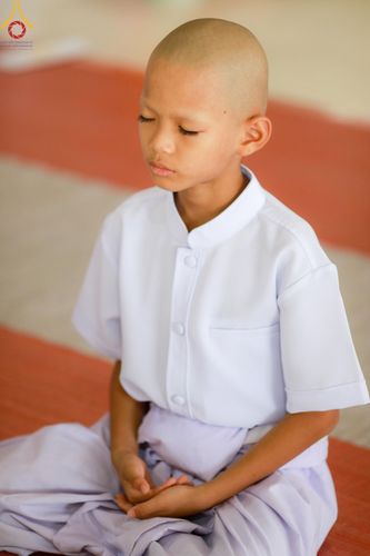 ภาพ No.133903:พิธีขอขมามอบผ้าไตร โครงการบรรพชาสามเณร ศูนย์อบรมวัดพระธรรมกาย ณ วัดพระธรรมกาย วันเสาร์ที่ 6 เมษายน พ.ศ. 2567