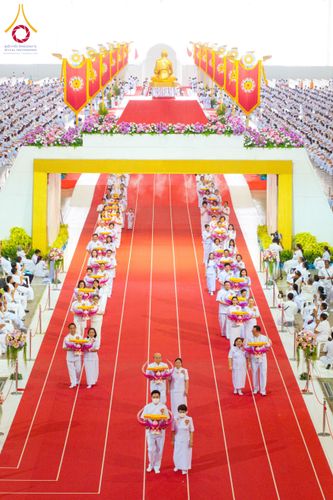 ภาพ No.134300:พิธีทอดผ้าป่าสมทบ มหาสังฆทาน 10,000 วัด ทั่วไทย วันอาทิตย์ต้นเดือนที่ 7 เมษายน พ.ศ.2567 ณ ห้องแก้วสารพัดนึก 1 สภาธรรมกายสากล  วัดพระธรรมกาย จ.ปทุมธานี