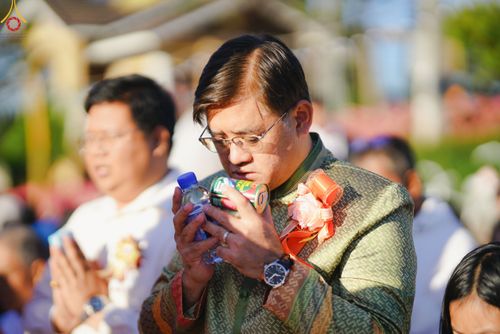 ภาพ No.106801:พิธีตักบาตรพระ ๒๐๐ รูป  "สร้างบุญใหญ่ ส่งท้ายปีเก่า ต้อนรับปีใหม่ ๒๕๖๗" วันอาทิตย์ที่ ๓๑ ธันวาคม ๒๕๖๖ ณ ถนนหน้าที่ว่าการอำเภอภูเรือ อำเภอภูเรือ จังหวัดเลย