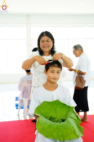 ภาพ No.134839:พิธีตัดปอยผม พิธีขอขมารับผ้าไตร พิธีบรรพชา และพิธีถวายบาตร ในโครงการบรรพชาสามเณร ฟื้นฟูพระพุทธศาสนาทั่วไทย  ณ ศูนย์ปฏิบัติธรรมและศูนย์อบรมเยาวชนเพชรบุรี ต.ท่าแลง อ.ท่ายาง จ.เพชรบุรี