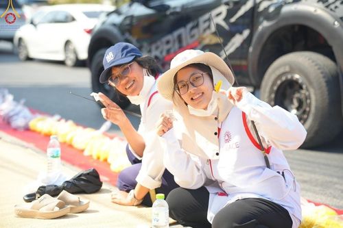 ภาพ No.208078:V.55 สารพัดV สารพัดดี ที่วัดพระธรรมกาย ในโครงการธรรมยาตรา กตัญญูบูชา มหาปูชนียาจารย์ พระมงคลเทพมุนี (สด จนฺทสโร) พระผู้ปราบมาร อนุสรณ์สถาน 7 แห่ง ปีที่ 13 ระหว่างวันที่ 2-31 มกราคม พ.ศ. 2568