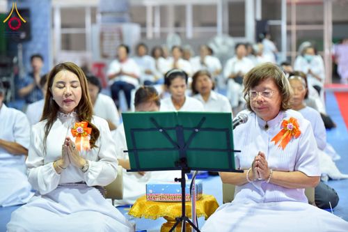 ภาพ No.238093:วันอังคารที่ 12 สิงหาคม พ.ศ. 2568 กิจกรรมวันแม่แห่งชาติ พิธีเปิดห้องปฎิบัติธรรม "กลางใส ใจสว่าง" (World Inner Peace Meditation Room) พิธีลูกกราบคุณแม่-คุณพ่อ พิธีทอดผ้าป่ากองทุนเลี้ยงพระ&กฐิน 30,000 วัด(บูชาธรรมหลวงพ่อ) พิธีไถ่โคท้อง 2 ตัว  ณ วิหารคด 2 ว