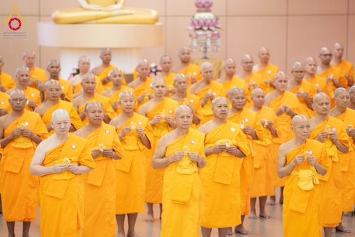 ภาพ No.161664:พิธีรับดวงแก้วนักเรียนบาลี ผู้สมัครสอบในนามวัดพระธรรมกาย วันพุธที่ 2 ตุลาคม พ.ศ. 2567 ณ เทวสภา อาคารร้อยปีคุณยายอาจารย์ฯ วัดพระธรรมกาย จ.ปทุมธานี