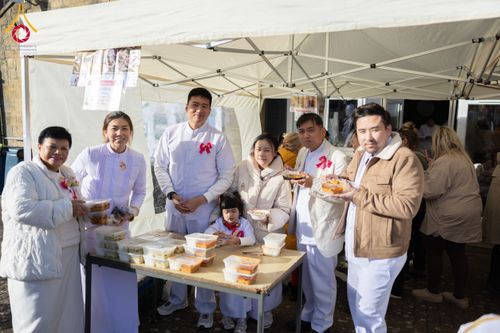 ภาพ No.173104:พิธีกฐินปุญญรังสีเศรษฐี ณ วัดพระธรรมกายนิวคาสเซิล สหราชอาณาจักร วันอาทิตย์ที่ 27 ตุลาคม พ.ศ. 2567
