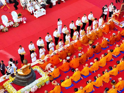 ภาพ No.312550:วันอาทิตย์ที่ 8 มีนาคม พ.ศ.2569 ทำบุญเมืองนครราชสีมา 558 ปี ตักบาตรพระ 10,000 รูป