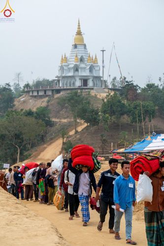 ภาพ No.127592:Photo Story ปฐมบรรพชาชาวพุทธมาร์มา Episode 2/5 วันที่ 6-7 กุมภาพันธ์ พ.ศ. 2567  โครงการบรรพชาครั้งประวัติศาสตร์ แห่งเทือกเขาจิตตะกอง  ครั้งแรกของชาวพุทธมาร์มา บังกลาเทศ บูชาธรรม 80 ปีหลวงพ่อธัมมชโย ณ วัดธัมจักร อรัญกุฏิ เมืองรัมการ์ คาร์กาชารี บังกลาเทศ