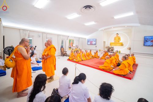 ภาพ No.145004:พิธีบรรพชา และอุปสมบท ธรรมทายาท โดยมี พระเดชพระคุณพระธรรมรัตนาภรณ์ เป็นพระอุปัชฌาย์ ยังความปลื้มปิติใจให้แก่ผู้ปกครอง และคณะญาติมิตร ณ วัดพระธรรมกายนิวเจอร์ซี  ประเทศสหรัฐอเมริกา