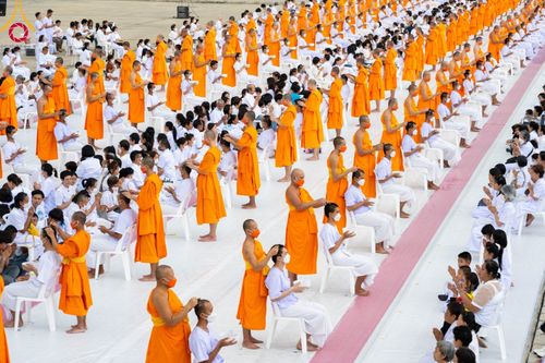 พิธีปลงผมธรรมทายาท โครงการอุปสมบทบูชาธรรมมหาปูชนียาจารย์ พ.ศ. 2566 ณ ลานธรรม มหาวิหารคด 8-9 ศูนย์อบรมวัดพระธรรมกาย วันอาทิตย์ที่ 3 ธันวาคม พ.ศ. 2566