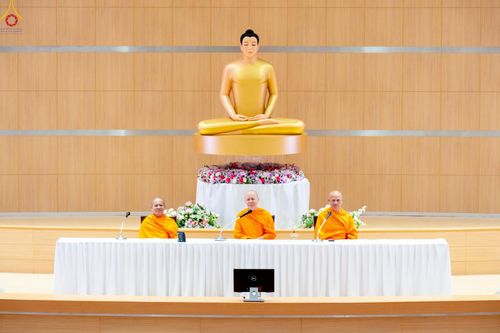 ภาพ No.239892:วันที่ ๒๒ - ๒๔ สิงหาคม พ.ศ. ๒๕๖๘ สัมมนารวมใจผู้นำบุญ บูชาธรรม ๘๑ ปี หลวงพ่อธัมมชโย กฐินสามัคคีทั่วไทย ๓๐,๐๐๐ วัด โครงการอุปสมบทบูชาธรรมมหาปูชนียาจารย์ ๓,๐๐๐ รูป รุ่นที่ ๑