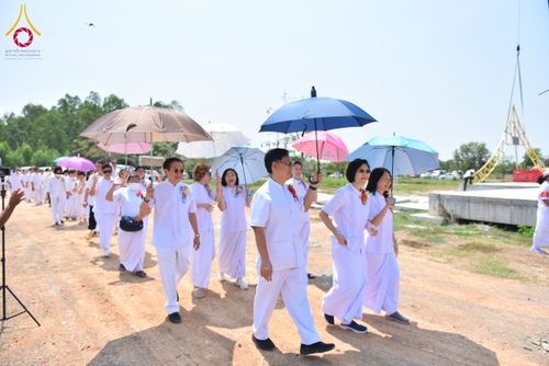 ภาพ No.131508:พิธีทอดผ้าป่ายกค้ำฟ้ามหามงคล อาคาร 80 ปี หลวงพ่อธัมมชโย ณ ศูนย์ปฏิบัติธรรมวิหารแดง ต.เจริญธรรม อ.วิหารแดง จ.สระบุรี วันที่ 17 มีนาคม พ.ศ. 2567