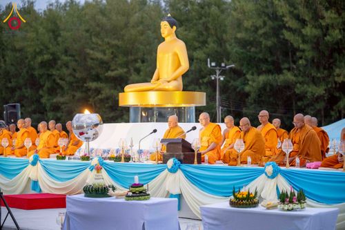 ภาพ No.266099:วันพุธที่ 5 พฤศจิกายน พ.ศ. 2568 (วันพระ ขึ้น 15 ค่ำ เดือน 12) พิธีจุดประทีปโคมลาน, โคมลอย และลอยกระทง ถวายประทีปเป็นพุทธบูชา สร้างความสว่างไสวให้กับแผ่นดินด้วยแสงธรรม ณ พุทธอุทยานนานาชาติ จังหวัดหนองคาย