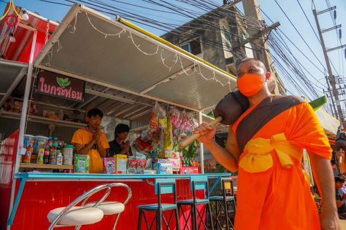 ภาพ No.107857:พิธีต้อนรับพระธรรมยาตรา ในโครงการธรรมยาตรากตัญญูบูชา มหาปูชนียาจารย์ พระมงคลเทพมุนี(สด จนฺทสโร) พระผู้ปราบมาร อนุสรณ์สถาน 7 แห่ง ปีที่ 12 วันที่ 7 มกราคม พ.ศ. 2567 ณ อนุสรณ์สถานคลองบางนางแท่น  อ.สามพราน จ.นครปฐม