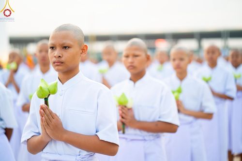 ภาพ No.214947:วันเสาร์ที่ 5 เมษายน พ.ศ. 2568 พิธีเวียนประทักษิณรอบพระมหาธรรมกายเจดีย์  พิธีวันทาเจดีย์ พิธีขอขมาและมอบผ้าไตร ในโครงการบรรพชาสามเณรฟื้นฟูพระพุทธศาสนาทั่วไทย , โครงการหน่อแก้วเปรียญธรรม รุ่นที่ 13 ,  โครงการสามเณรยุวธรรมทายาท รุ่นที่ 33 , โครงการสามเณรมั