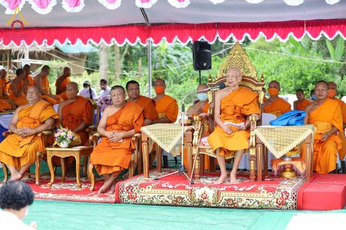 ภาพ No.76130:9พิธีวางศิลาฤกษ์ และตอกเสาเข็มมงคลต้นแรก สร้างหอฉันคุณยายอาจารย์มหารัตนอุบาสิกาจันทร์ ขนนกยูง  ณ ศูนย์ปฎิบัติธรรมนานาชาติสะเดา จ.สงขลา วันที่ 27 มกราคม พ.ศ. 2566