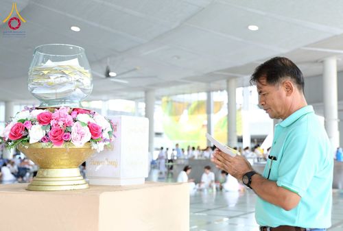 ภาพ No.226524:วันที่ 26 พฤษภาคม พ.ศ. 2568 พิธีบุพเปตพลี ครั้งที่ 164 ร่วมอุทิศบุญแด่หมู่ญาติที่ล่วงลับไปแล้ว และสืบทอดอายุพระพุทธศาสนา ณ หอฉันคุณยายอาจารย์ฯ วัดพระธรรมกาย