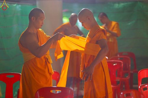 ภาพ No.101659:พิธีขอบรรพชา, พิธีขอสรณคมน์และศีล, พิธีถวายบาตร ในโครงการอุปสมบทหมู่ รุ่นบูชาธรรมมหาปูชนียาจารย์ ณ วัดพระธรรมกาย วันที่ 9 ธันวาคม พ.ศ. 2566