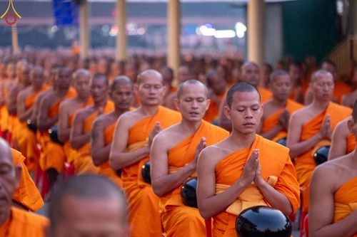 ภาพ No.197635:พิธีตักบาตรพระธรรมยาตรา ณ อนุสรณ์สถานลำดับที่ 4 สถานที่เกิดด้วยกายธรรม วัดโบสถ์(บน) ต.บางคูเวียง จ.นนทบุรี ในโครงการธรรมยาตรา กตัญญูบูชา มหาปูชนียาจารย์ พระมงคลเทพมุนี(สด จนฺทสโร) พระผู้ปราบมาร อนุสรณ์สถาน 7 แห่ง ปีที่ 13 วันที่ 19 มกราคม พ.ศ. 2568