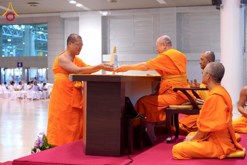 ภาพ No.232148:วันอาทิตย์ที่ 6 กรกฏาคม พ.ศ. 2568 พิธีมอบโล่เกียรติคุณ สวดธัมมจักกัปปวัตตนสูตร และรางวัลโครงการผู้นำแสงสว่างออนไลน์ ณ ห้องแก้วสารพัดนึก1 สภาธรรมกายสากล วัดพระธรรมกาย