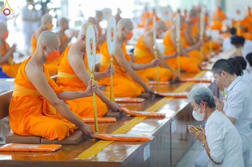 ภาพ No.86720:พิธีบุพเปตพลี  ครั้งที่ 139 ร่วมอุทิศบุญแด่หมู่ญาติที่ล่วงลับไปแล้ว และสืบทอดอายุพระพุทธศาสนา วันพฤหัสบดีที่ 31 สิงหาคม พ.ศ.2566 วันพระขึ้น 15 ค่ำ เดือน 9 ณ หอฉันคุณยายอาจารย์ฯ วัดพระธรรมกาย