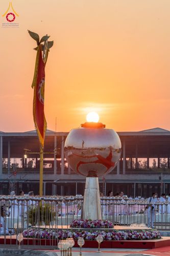 ภาพ No.207712:พิธีเวียนประทักษิณและจุดมาฆประทีป ในวันมาฆบูชา วันพุธที่ 12 กุมภาพันธ์ พ.ศ. 2568 ณ พระมหาธรรมกายเจดีย์ วัดพระธรรมกาย