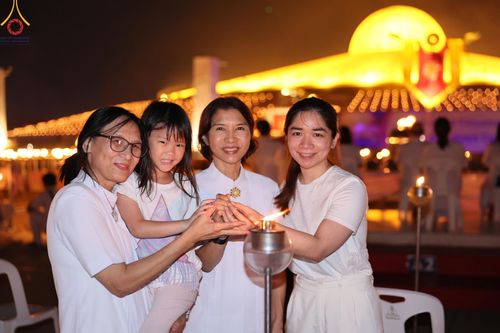 ภาพ No.125011:พิธีเวียนประทักษิณและจุดมาฆประทีป (ชุดที่ 2) ในวันมาฆบูชา เสาร์ที่ 24 กุมภาพันธ์ พ.ศ. 2567 ณ พระมหาธรรมกายเจดีย์ วัดพระธรรมกาย