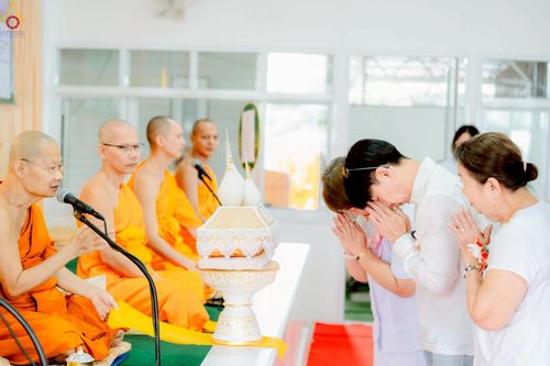 ภาพ No.266826:วันที่ 5 พฤศจิกายน พ.ศ. 2568 พิธีทอดกฐิน ณ อนุสรณ์สถานพระมงคลเทพมุนี  (สด จนฺทสโร) ผู้ค้นพบวิชชาธรรมกาย สถานที่ตั้งมโนปณิธานบวชตลอดชีวิต คลองบางนางแท่น ต.หอมเกร็ด อ.สามพราน จ.นครปฐม