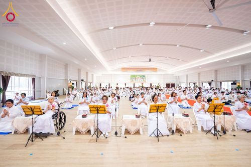 ภาพ No.174279:พิธีทอดกฐินกตัญญูบูชาธรรม ณ พระมหาเจดียทัตตชีโว ศูนย์อบรมเยาวชนกาญจนบุรี ในโครงการกฐินสามัคคีทั่วไทย 30,000 วัด บูชาธรรม 80 ปี หลวงพ่อธัมมชโย โดยคณะศิษยานุศิษย์วัดพระธรรมกาย วันที่ 9 พฤศจิกายน พ.ศ. 2567