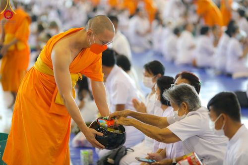 ภาพ No.99641:พิธีตักบาตรวันอาทิตย์ต้นเดือน ณ สภาธรรมกายสากล วัดพระธรรมกาย จ.ปทุมธานี วันอาทิตย์ที่ 3 ธันวาคม พ.ศ. 2566