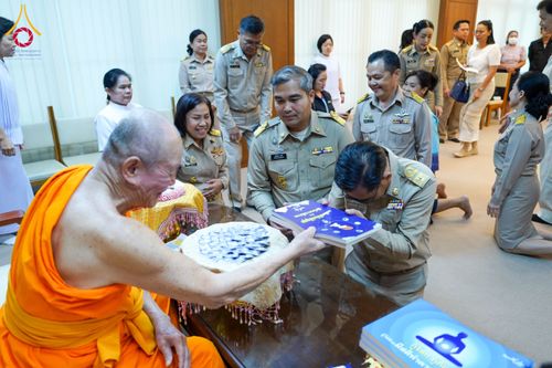 ภาพ No.201923:ผู้ว่าปทุมฯ มอบแนวทางการขับเคลื่อนพัฒนาจังหวัดฯ แก่หัวหน้าส่วนราชการ ผู้บริหารท้องถิ่น กำนัน ผู้ใหญ่บ้าน อ.คลองหลวง วันอังคารที่ 21 มกราคม พ.ศ. 2568