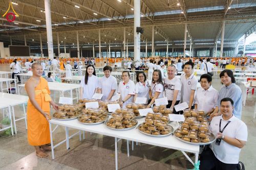 ภาพ No.120604:พิธีถวายภัตตาหารเป็นสังฆทาน แด่คณะพระธรรมยาตรา ปีที่ 12 วันที่ 29 มกราคม พ.ศ. 2567 ณ สภาธรรมกายสากล วัดพระธรรมกาย