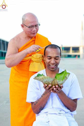 ภาพ No.179992:พิธีปลงผมนาคธรรมทายาท ในโครงการอุปสมบทหมู่ บูชาธรรมมหาปูชนียาจารย์ (ศูนย์อบรมวัดพระธรรมกาย) วันที่ 1 ธันวาคม พ.ศ. 2567 ณ ลานธรรมหารัตนวิหารคด วัดพระธรรมกาย จ.ปทุมธานี