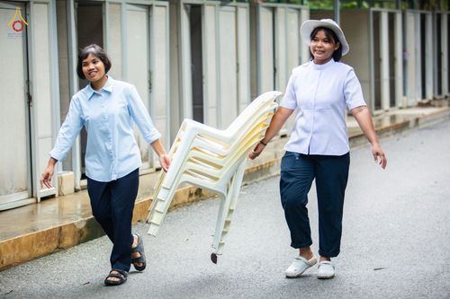 ภาพ No.88688:คณะสงฆ์ เจ้าหน้าที่ และสาธุชน ทุ่มเทแรงกายแรงใจเตรียมงาน เพื่องานวันครูผู้ค้นพบวิชชาธรรมกาย ตั้งแต่วันที่ 20 กันยายน พ.ศ. 2566