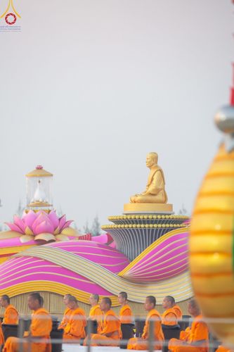 ภาพ No.198602:พระธรรมยาตราปฏิบัติธรรม และถ่ายภาพหมู่ประวัติศาสตร์ ณ อนุสรณ์สถานบางปลา วัดบางปลา อำเภอบางเลน จังหวัดนครปฐม ในโครงการธรรมยาตรา กตัญญูบูชา มหาปูชนียาจารย์ พระมงคลเทพมุนี(สด จนฺทสโร) พระผู้ปราบมาร อนุสรณ์สถาน 7 แห่ง ปีที่ 13 วันที่ 20 มกราคม พ.ศ. 2568