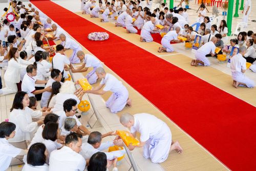 ภาพ No.256185:วันที่ 4 ตุลาคม พ.ศ. 2568 พิธีบรรพชาอุปสมบท  โครงการอุปสมบทหมู่บูชาธรรม 141 ปี  พระมงคลเทพมุนี (สด จนฺทสโร) ณ โบสถ์พระไตรปิฏก วัดพระธรรมกาย จ.ปทุมธานี