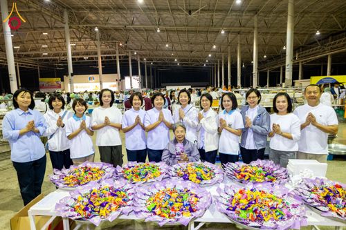 ภาพ No.203669:พิธีถวายภัตตาหารเป็นสังฆทาน แด่พระธรรมยาตรา ณ วัดพระธรรมกาย ตำบลคลองสาม อำเภอคลองหลวง จังหวัดปทุมธานี ในโครงการธรรมยาตรา กตัญญูบูชา มหาปูชนียาจารย์ พระมงคลเทพมุนี(สด จนฺทสโร) พระผู้ปราบมาร อนุสรณ์สถาน 7 แห่ง ปีที่ 13 วันที่ 30 มกราคม พ.ศ. 2568